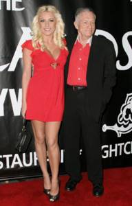 Основатель журнала Playboy Хью Хефнер (89 лет) и его модель Кристал Харрис (29 лет). 