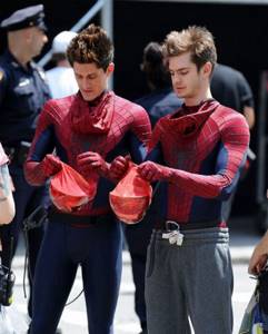 Актёры со своими дублёрами, Эндрю Гарфилд и Уильям Спенсер («Новый Человек-паук. Высокое напряжение»)