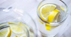 11 потрясающих свойств лимонной воды, о которых должен знать каждый!