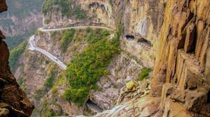 Топ-10 самых опасных дорог в мире, Туннель Гуолянь, Китай
