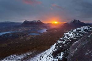 Не хуже Швейцарских Альп: работы фотографа, влюблённого в Шотландское высокогорье, Солнце восходит над горизонтом между горами Кул Мор и Кул Беаг на севере Шотландии