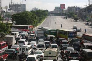 Топ-10 самых опасных дорог в мире, Авеню Коммонвелф, Филиппины