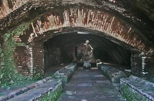Потрясающие подземные храмы, расположенные в разных уголках мира, Митреум (Mithraeum), Италия