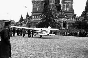 Миссия мира: как пилот-любитель посадил самолет на Красной площади, и что с ним случилось после этого