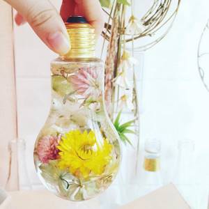Очаровательные цветочные композиции в лампах Rie Okitsu 03