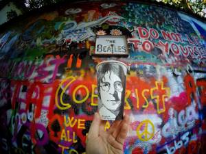 Прага, портрет Джона Леннона, Берк Армаган - 22-летний художник-самоучка