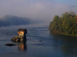 Самые оригинальные дома в мире-1, Хижина на реке Дрина в Сербии