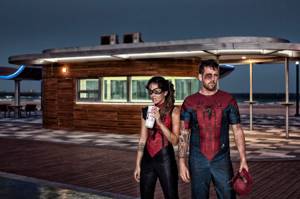 Человек-паук - Дан, Англия;  Spiderwoman - Кристина, США.
