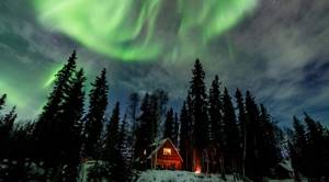 10 мест для встречи Нового года под северным сиянием , Moose Walk Cabin