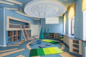 Как выглядит петербургский детский клуб «Я в домике»