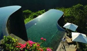 Топ самых необычных бассейнов мира, Отель” Ubud Hanging Gardens Resort”, Бали, Индонезия.