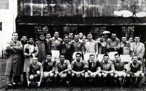 Эрнесто Че Гевара (держит мяч) и его команда по регби, 1949 год. Фото: Archivo Clarín