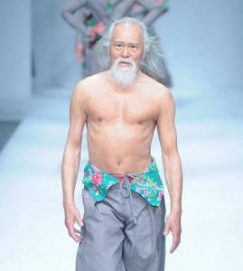 80-летний дедушка стал моделью, доказав, что возраст — это просто цифра