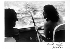 «Че» Гевара рыбачит вместе с Фиделем Кастро у берегов Гаваны, 15 мая 1960 года. Фото: Korda