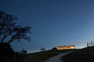 Дом на вершине холма в Бразилии