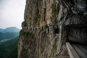 Топ-10 самых опасных дорог в мире, Туннель Гуолянь, Китай